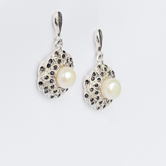 925 Silver Dangle Earrings with White Pearl and Blue Sapphires - Picture 3 of 8